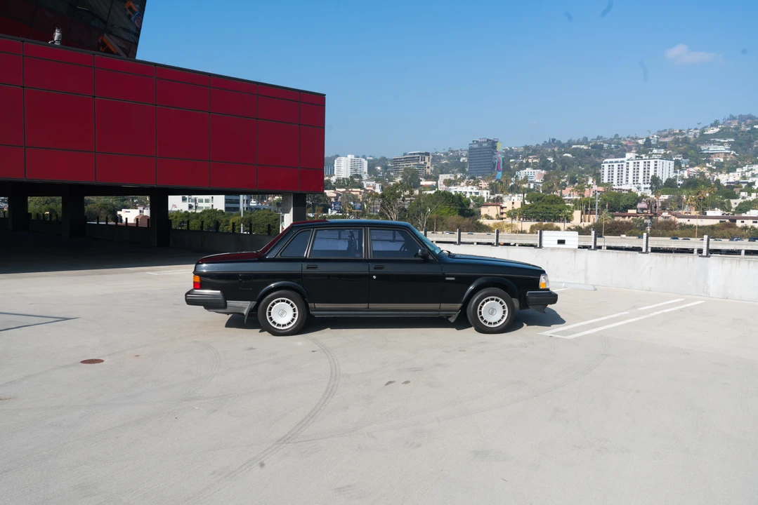 1992 Volvo 244 - Image 17 of 31