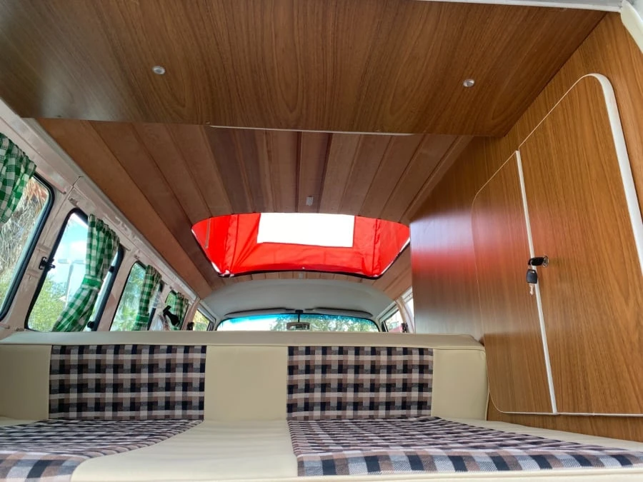 1992 Volkswagen Bay-Window Bus - Image 8 of 30
