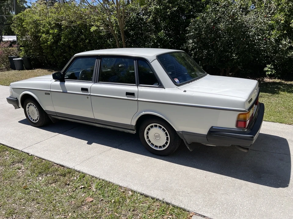 1992 Volvo 244 - Image 2 of 8