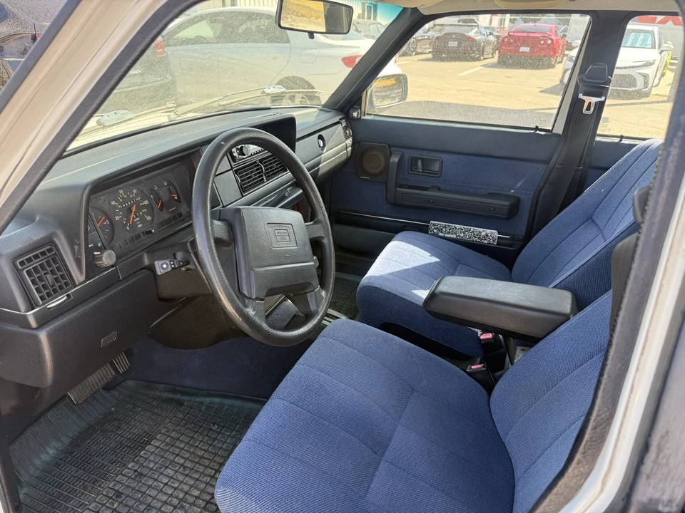 1992 Volvo 244 - Image 9 of 10