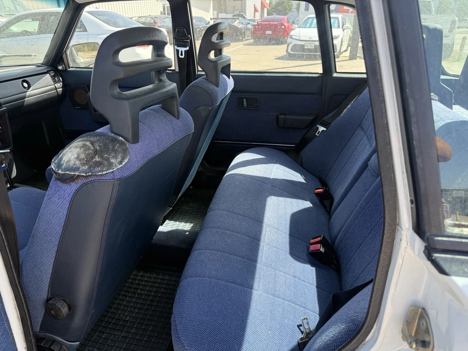 1992 Volvo 244 - Image 8 of 10