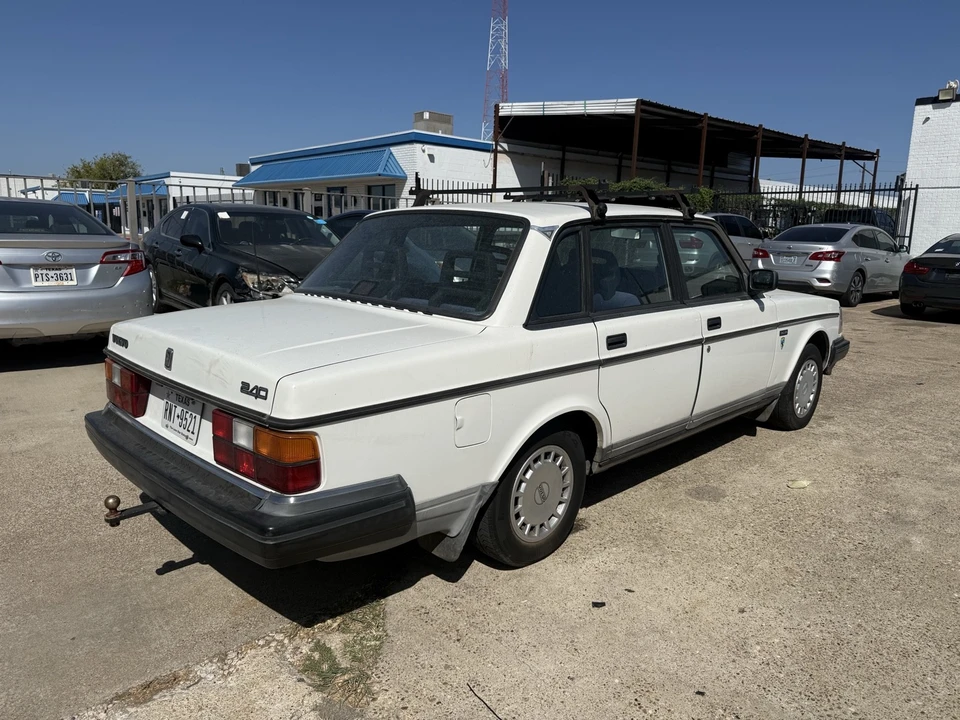 1992 Volvo 244 - Image 4 of 10