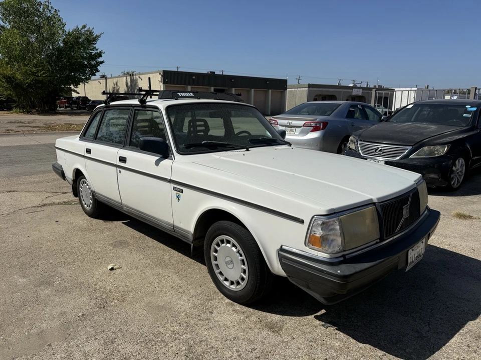 1992 Volvo 244 - Image 3 of 10