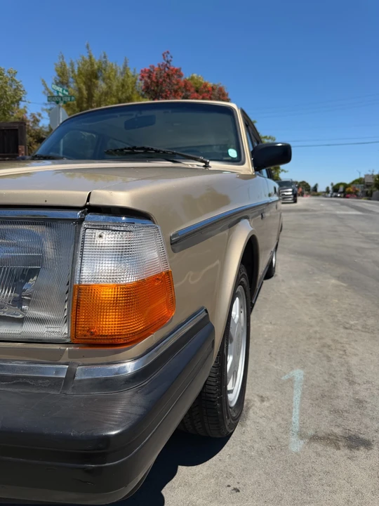 1992 Volvo 244 - Image 18 of 30