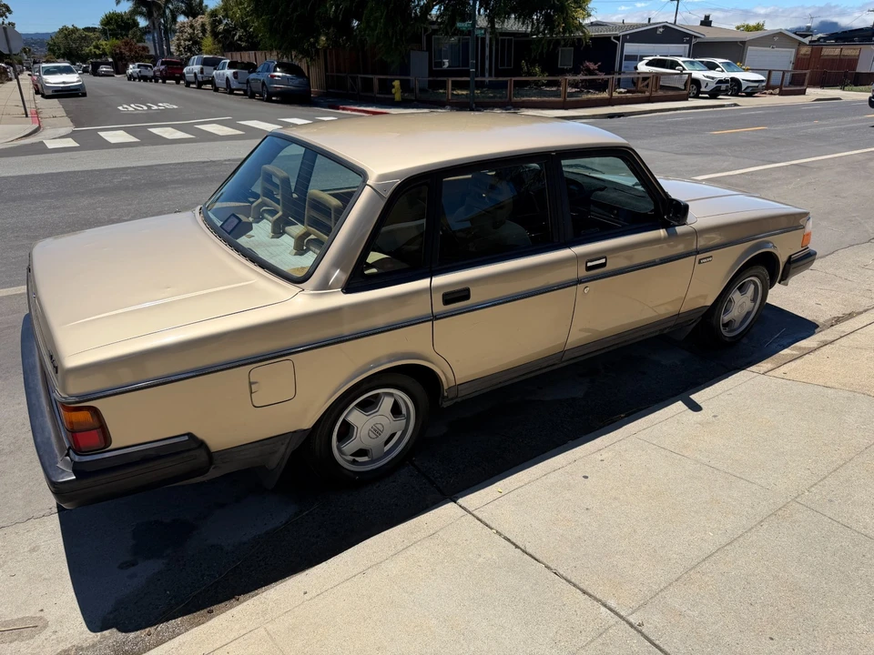 1992 Volvo 244 - Image 10 of 30