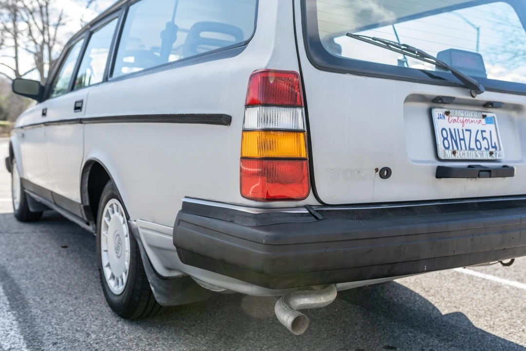 1992 Volvo 245 - Image 24 of 31