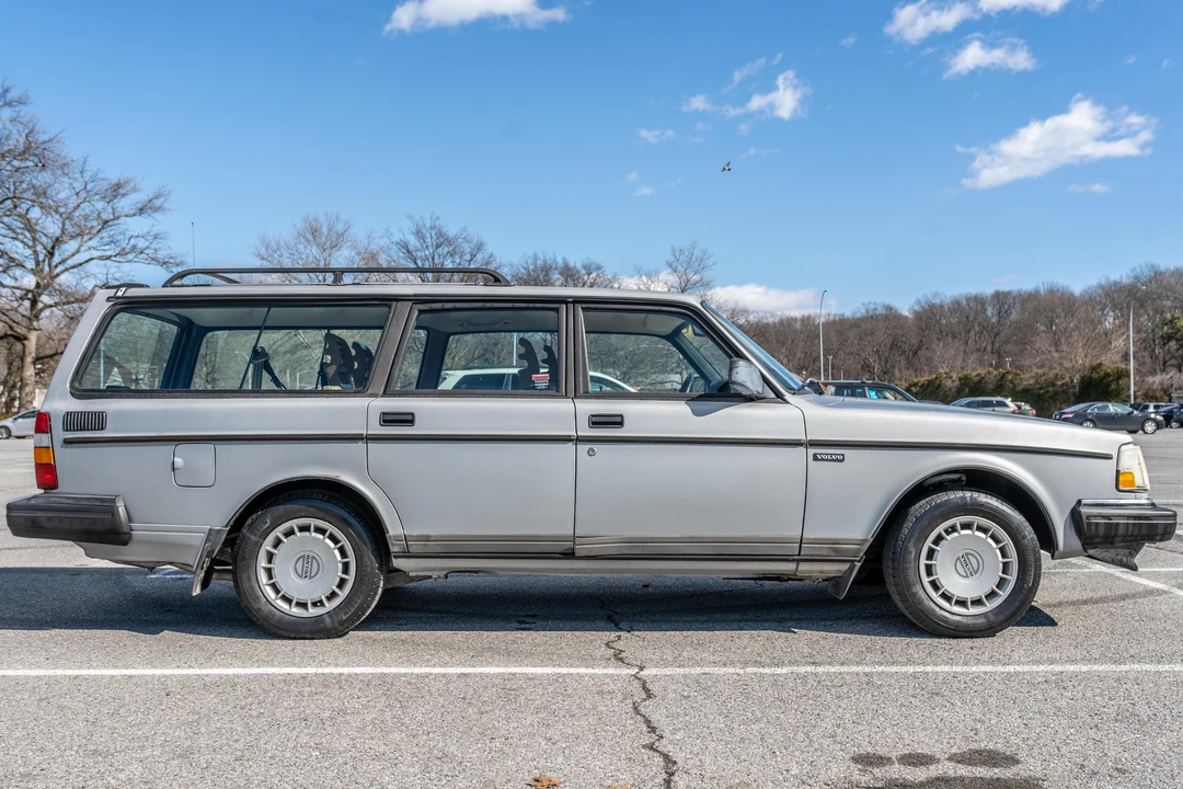 1992 Volvo 245 - Image 3 of 31