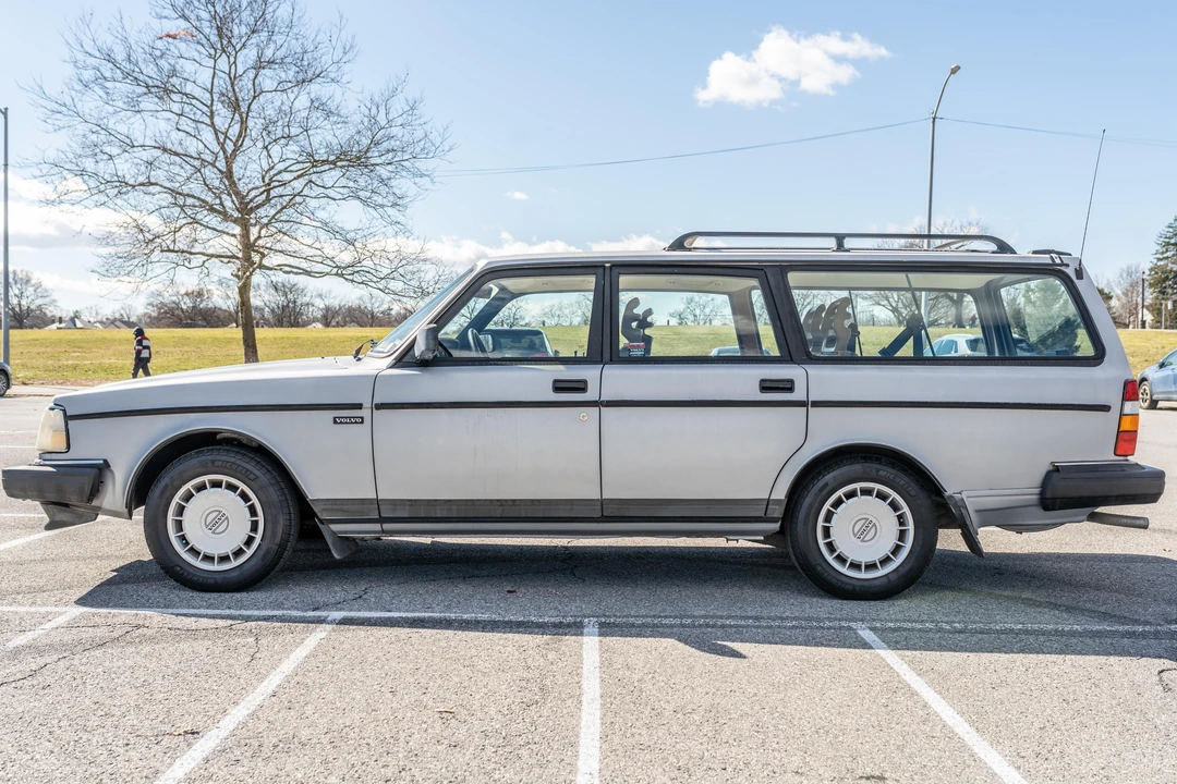 1992 Volvo 245 - Image 8 of 31