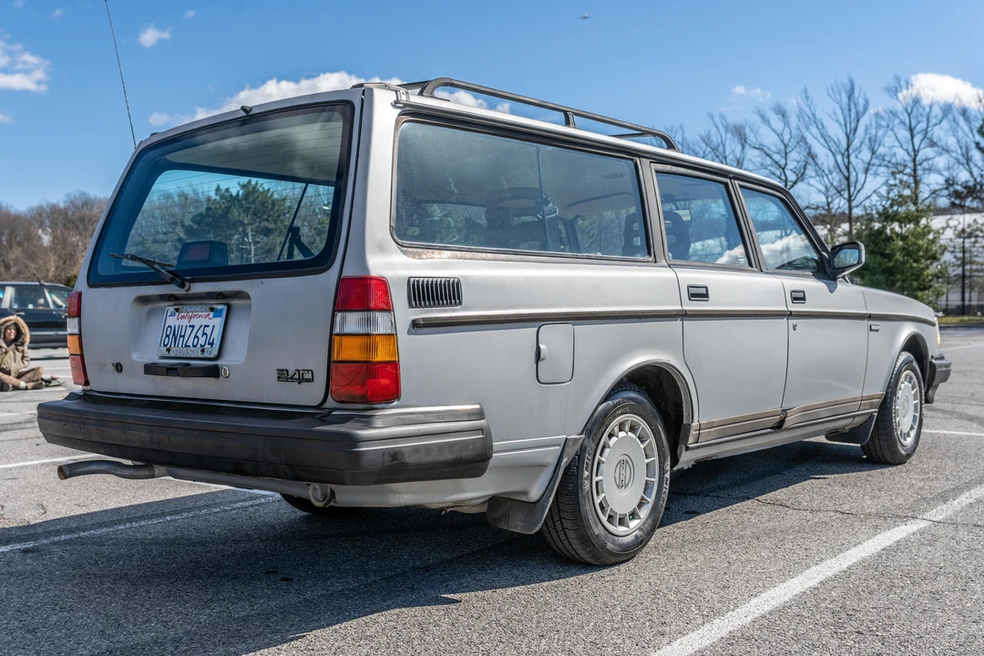 1992 Volvo 245 - Image 9 of 31