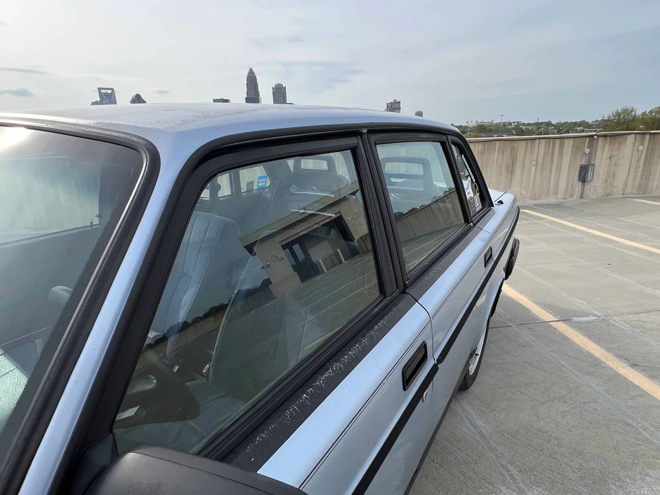 1992 Volvo 244 - Image 15 of 31