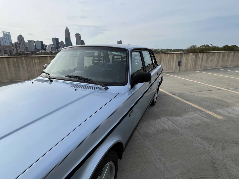 1992 Volvo 244 - Image 16 of 31