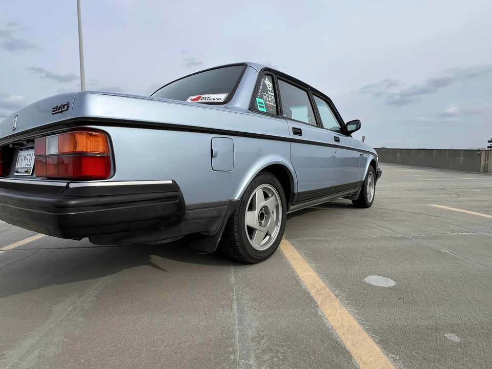 1992 Volvo 244 - Image 17 of 31