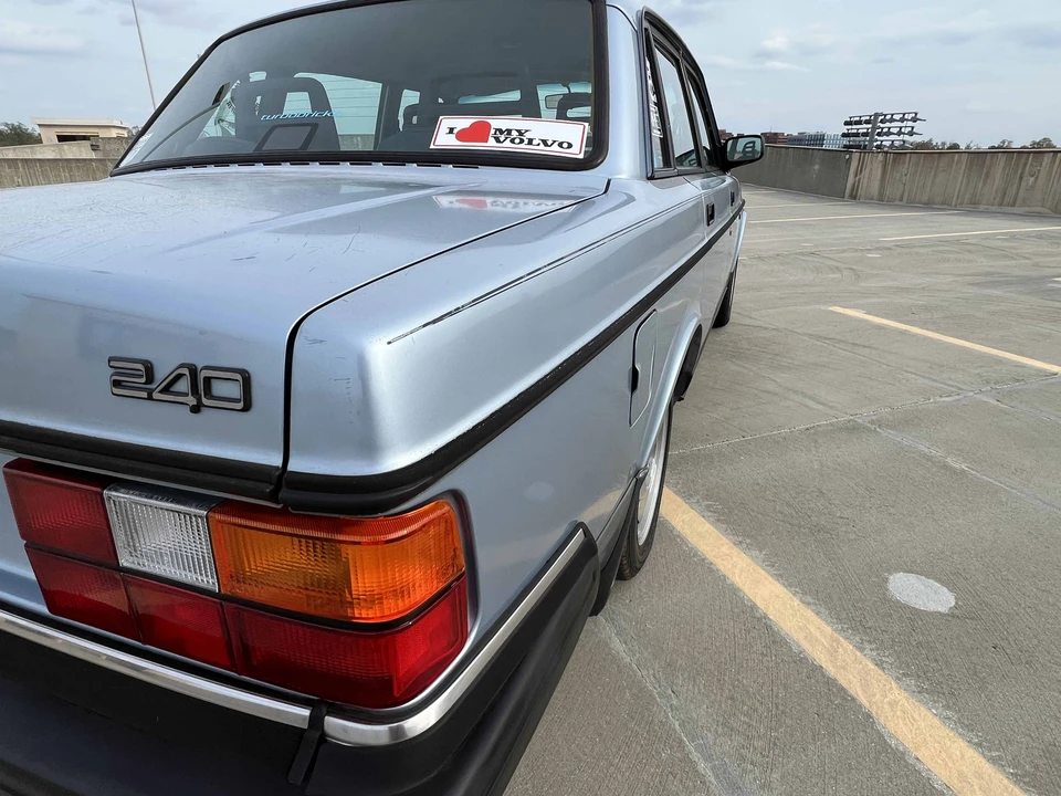1992 Volvo 244 - Image 18 of 31
