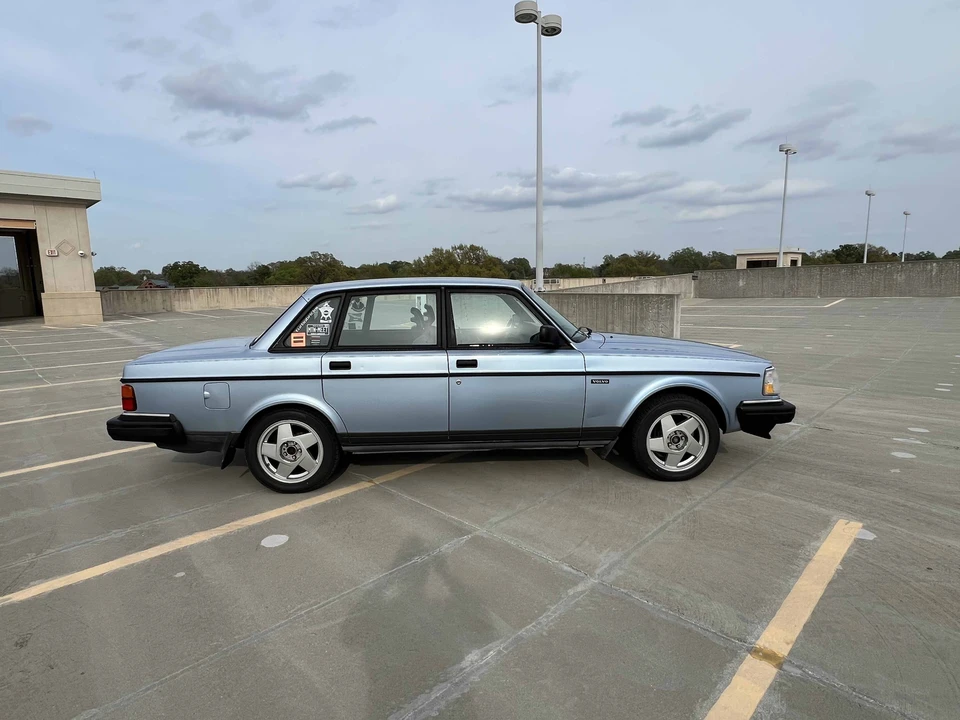 1992 Volvo 244 - Image 7 of 31