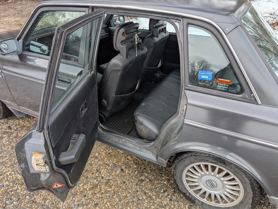 1992 Volvo 244 - Image 7 of 21