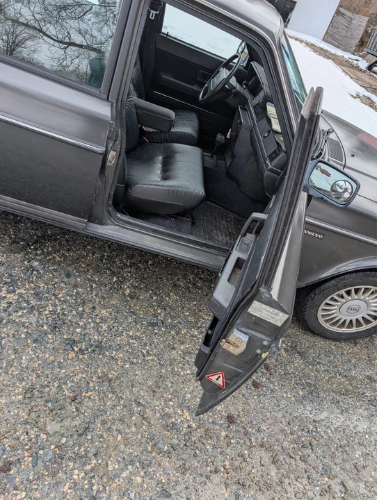 1992 Volvo 244 - Image 5 of 21