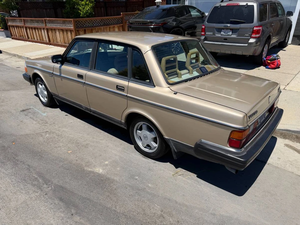 1992 Volvo 244 - Image 6 of 24