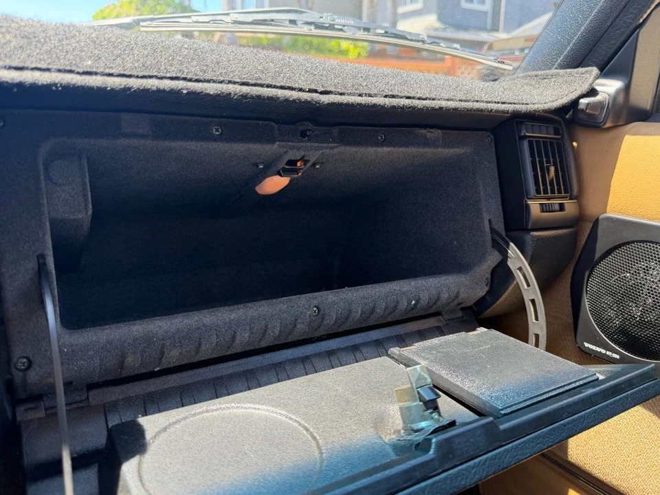 1992 Volvo 244 - Image 19 of 24