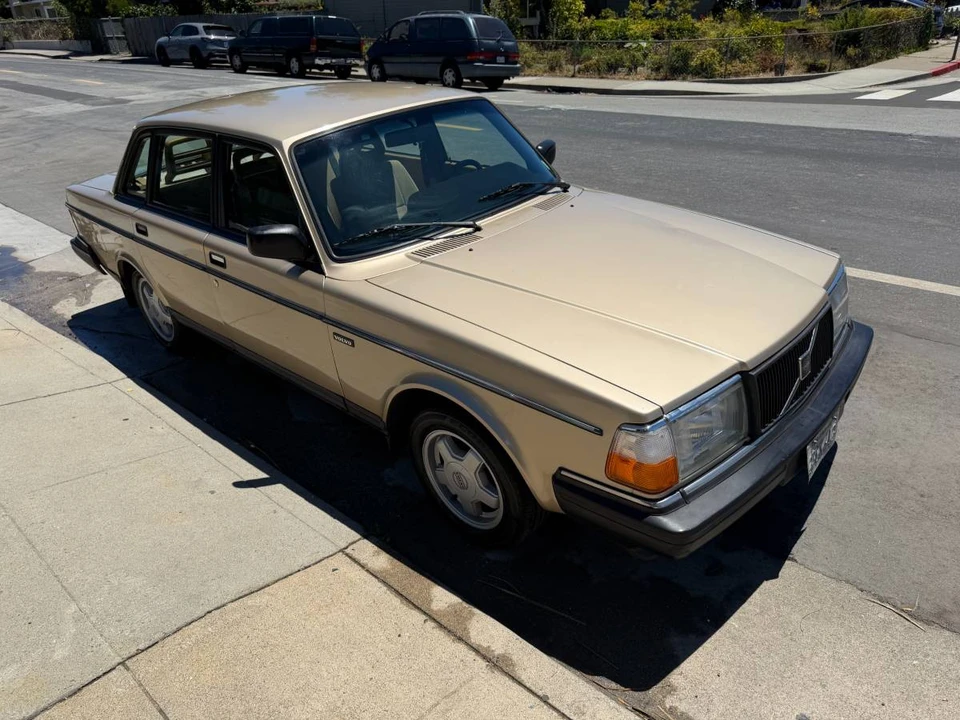 1992 Volvo 244 - Image 3 of 24