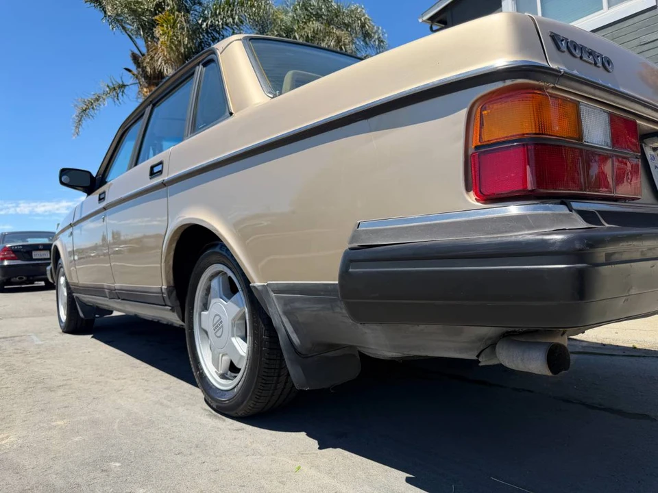 1992 Volvo 244 - Image 23 of 24