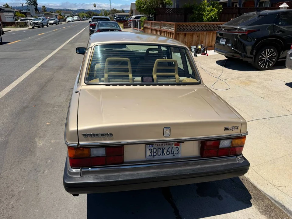1992 Volvo 244 - Image 5 of 24