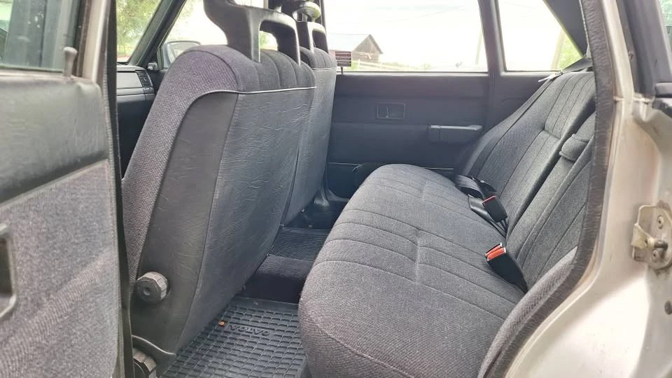 1992 Volvo 244 - Image 5 of 6