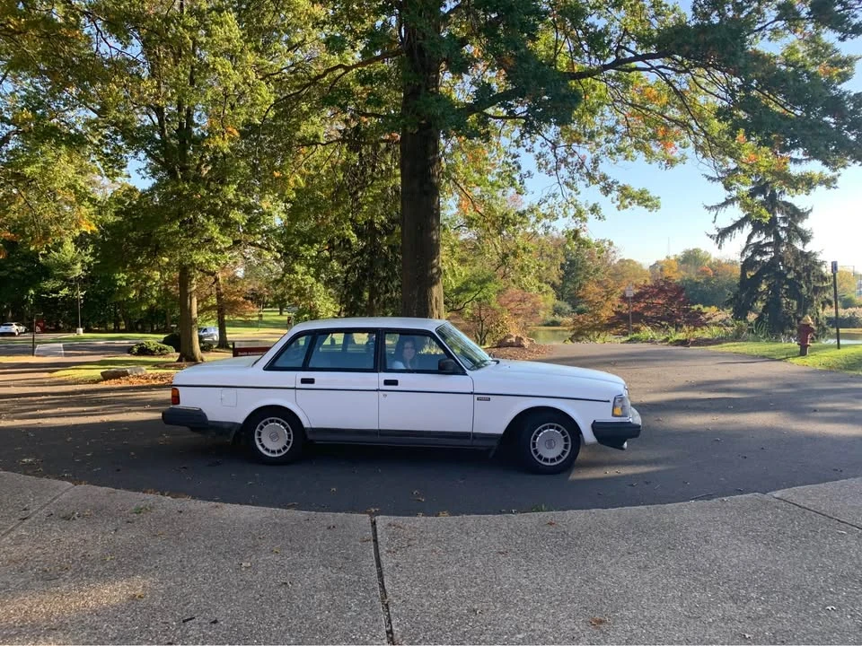1992 Volvo 244 - Image 2 of 11