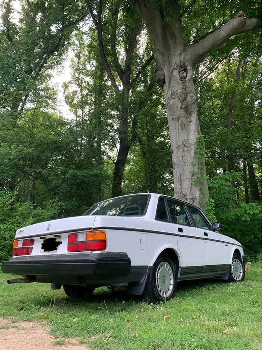 1992 Volvo 244 - Image 8 of 11