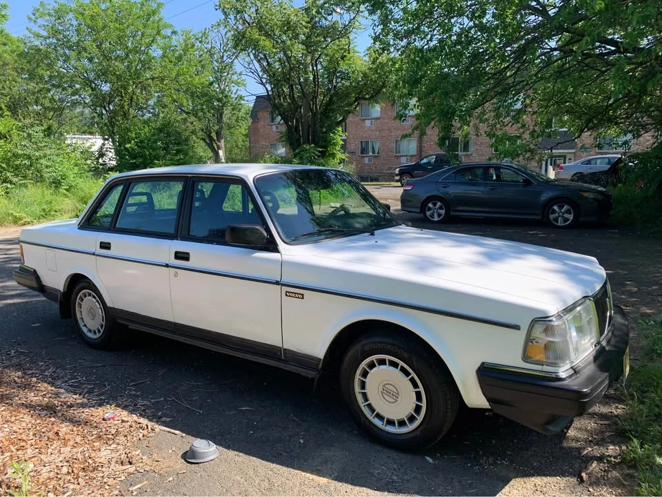 1992 Volvo 244 - Image 9 of 11