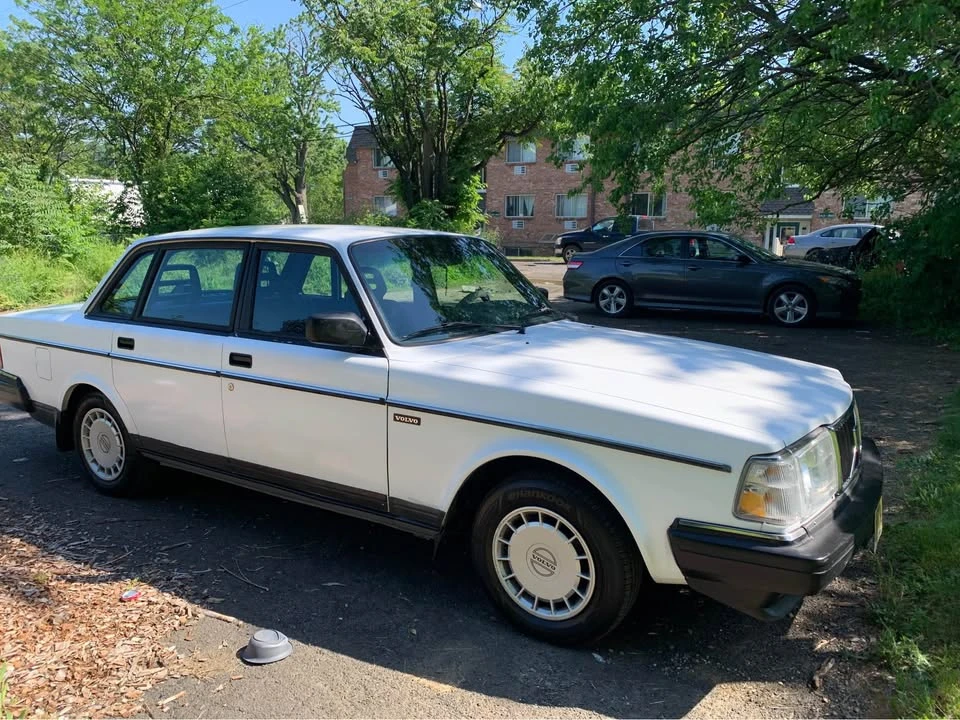 1992 Volvo 244 - Image 10 of 11