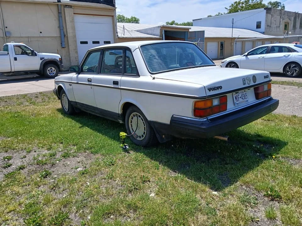 1992 Volvo 244 - Image 5 of 6