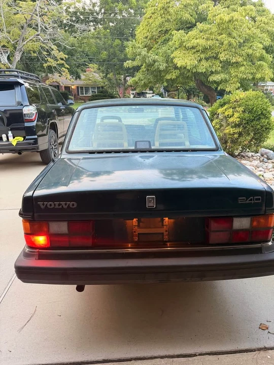 1992 Volvo 244 - Image 3 of 9
