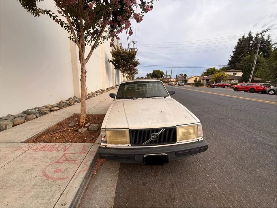 1992 Volvo 244 - Image 8 of 9