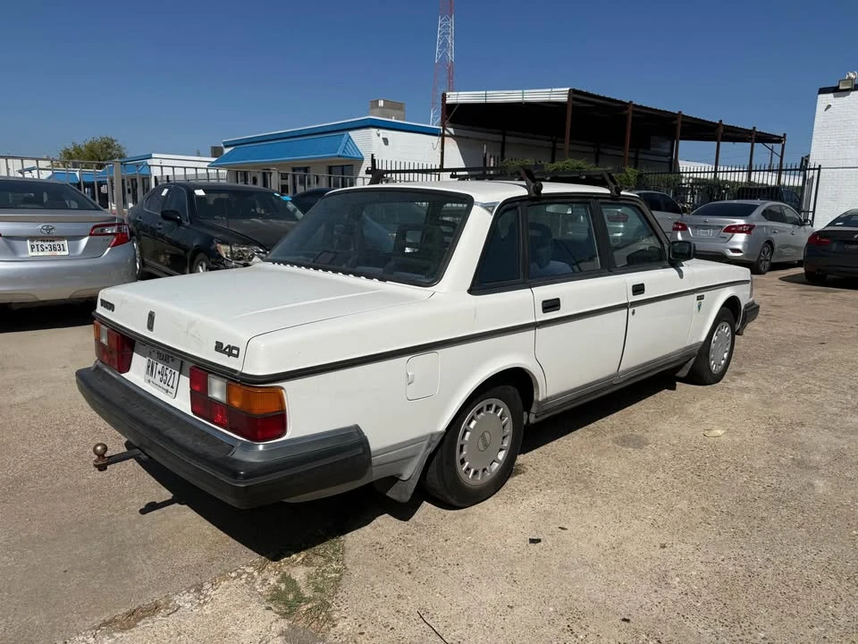 1992 Volvo 244 - Image 5 of 10