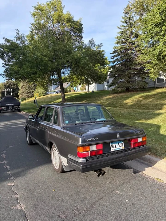 1992 Volvo 244 - Image 9 of 15
