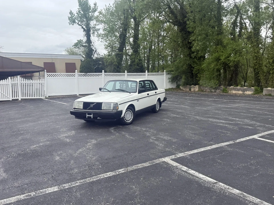 1992 Volvo 244 - Image 9 of 31