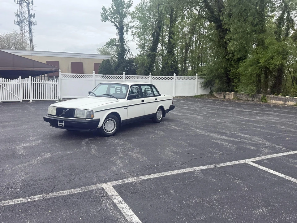 1992 Volvo 244 - Image 8 of 31