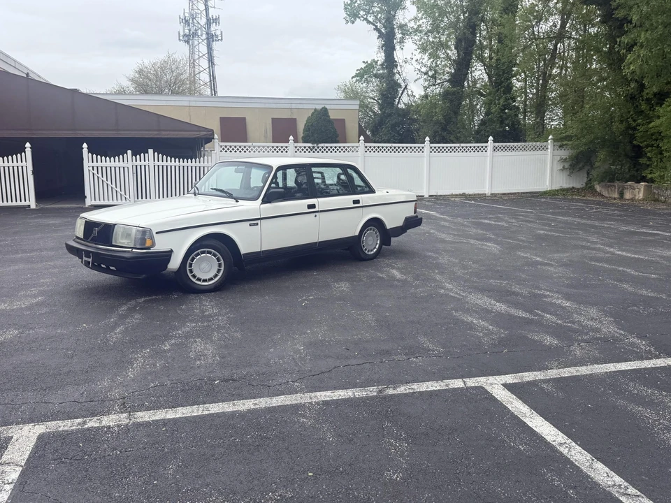 1992 Volvo 244 - Image 7 of 31
