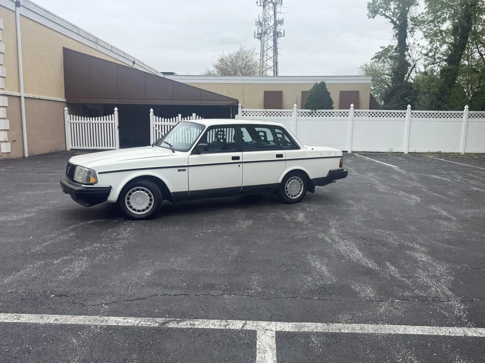 1992 Volvo 244 - Image 6 of 31