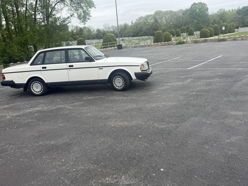 1992 Volvo 244 - Image 31 of 31