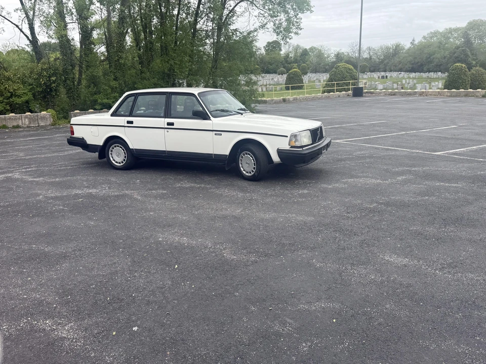 1992 Volvo 244 - Image 30 of 31
