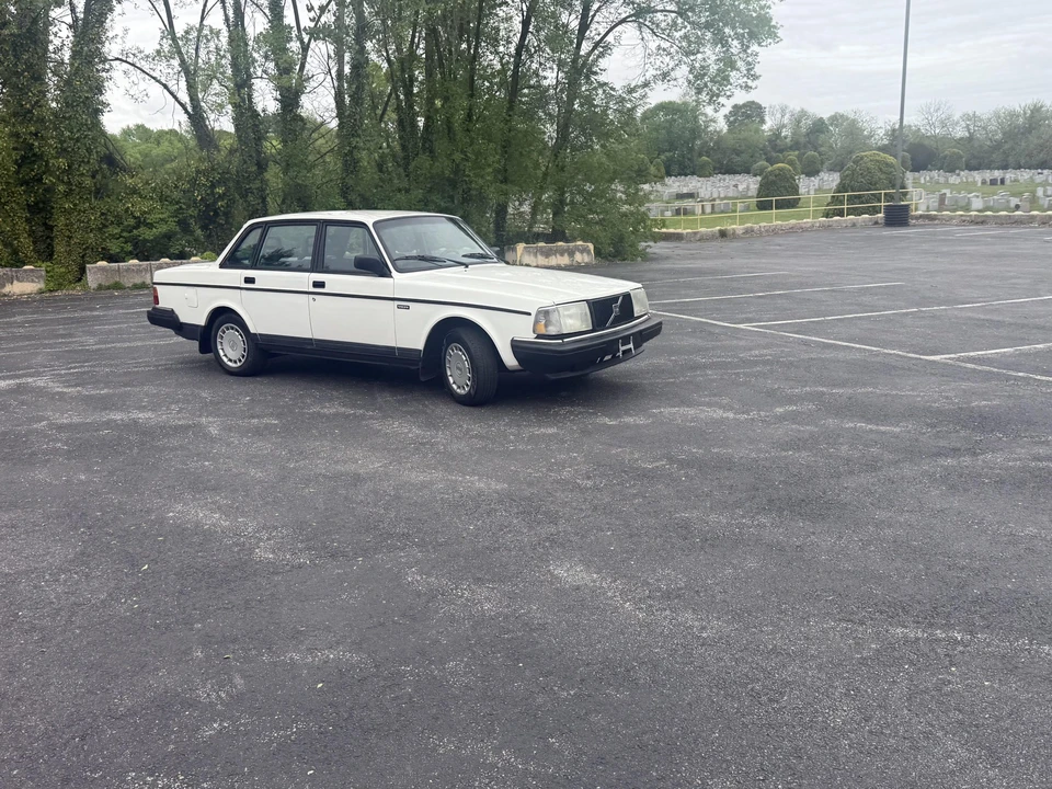 1992 Volvo 244 - Image 29 of 31