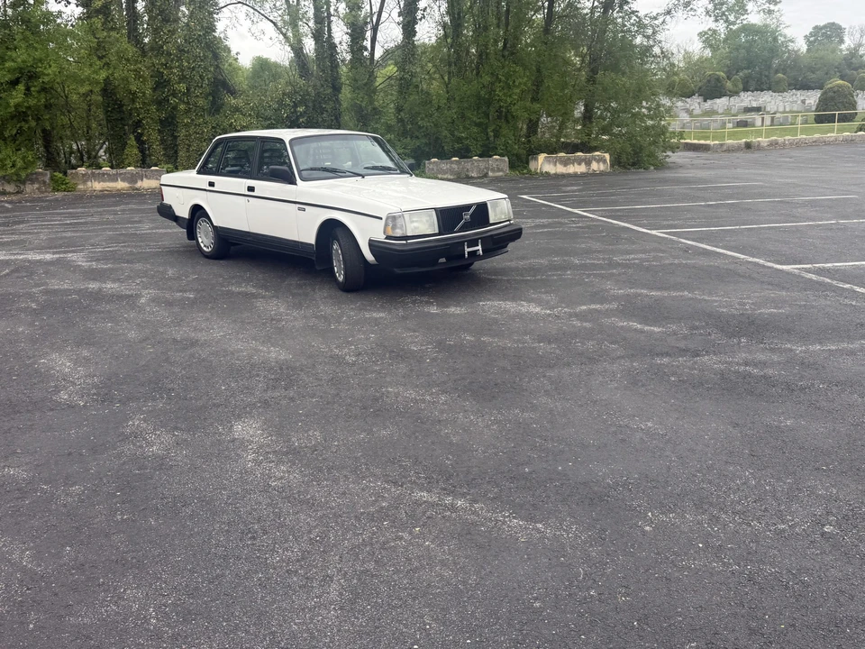 1992 Volvo 244 - Image 28 of 31