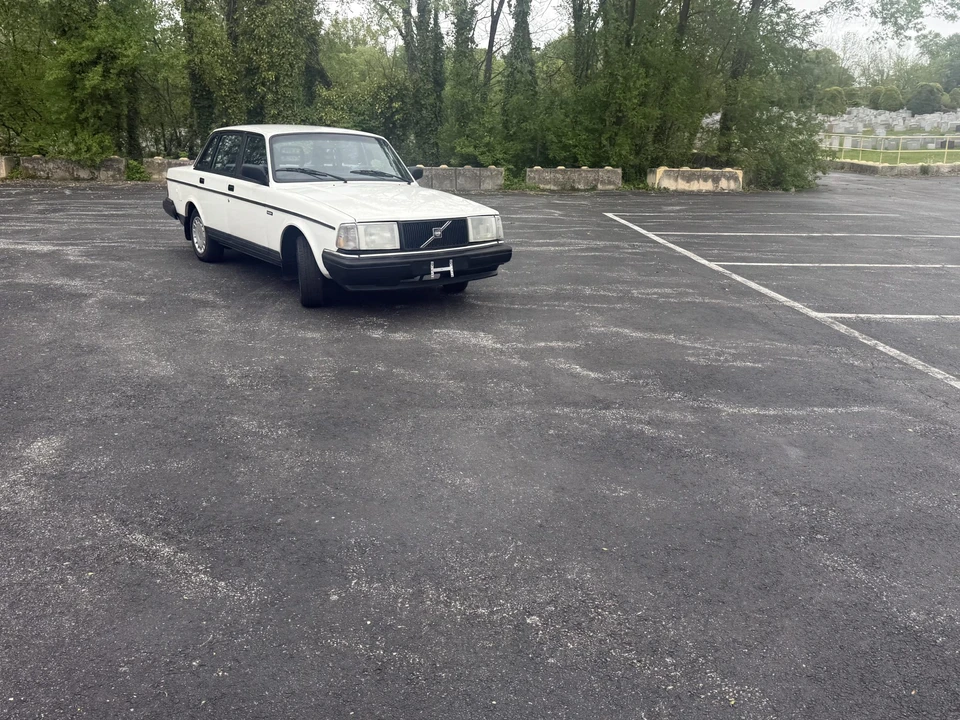 1992 Volvo 244 - Image 23 of 31