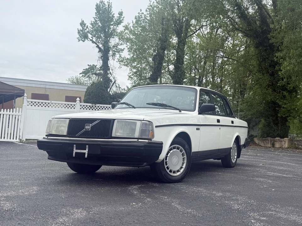 1992 Volvo 244 - Image 13 of 31