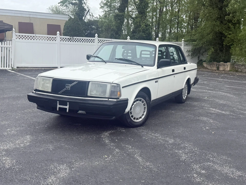 1992 Volvo 244 - Image 11 of 31