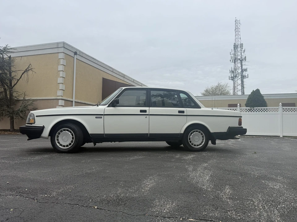 1992 Volvo 244 - Image 3 of 31