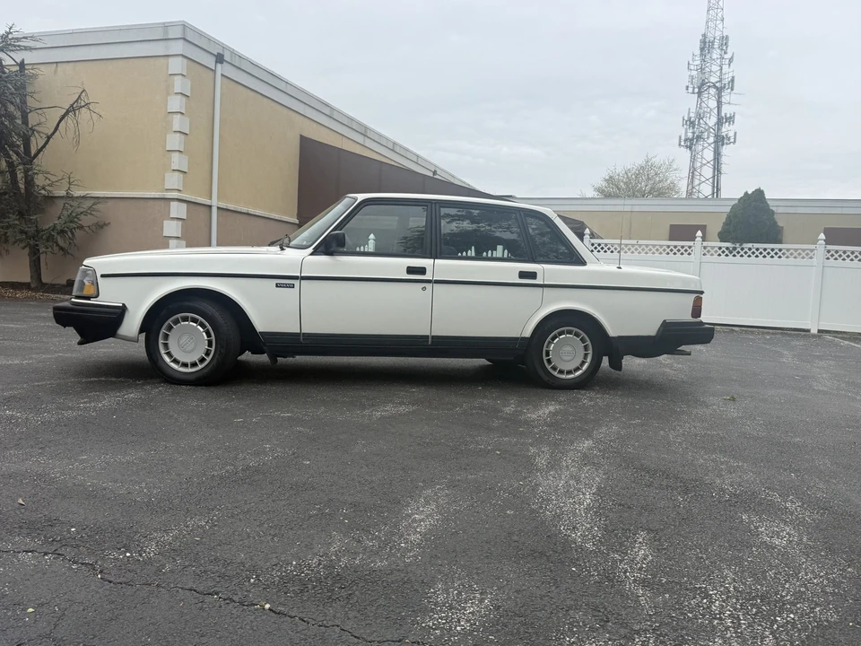 1992 Volvo 244 - Image 2 of 31