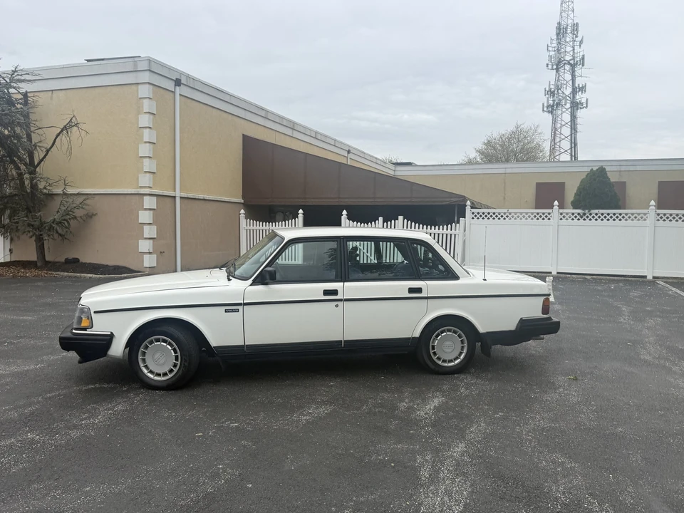 1992 Volvo 244 - Image 5 of 31