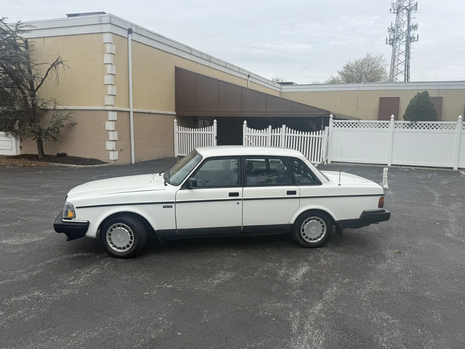 1992 Volvo 244 - Image 4 of 31